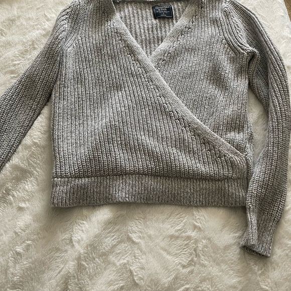 Abercrombie sweater - Picture 3 of 3
